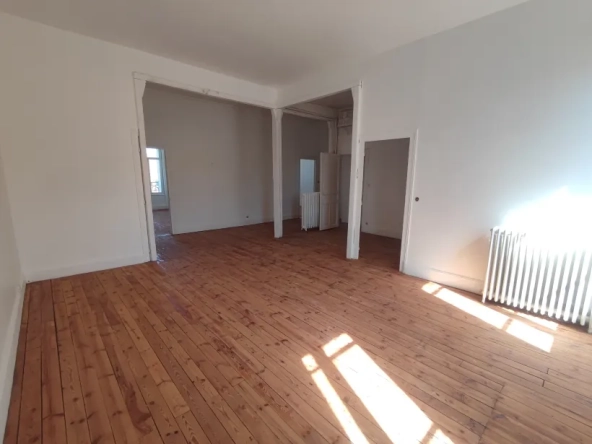 Grand appartement T4 à rénover à Cusset, proche centre-ville