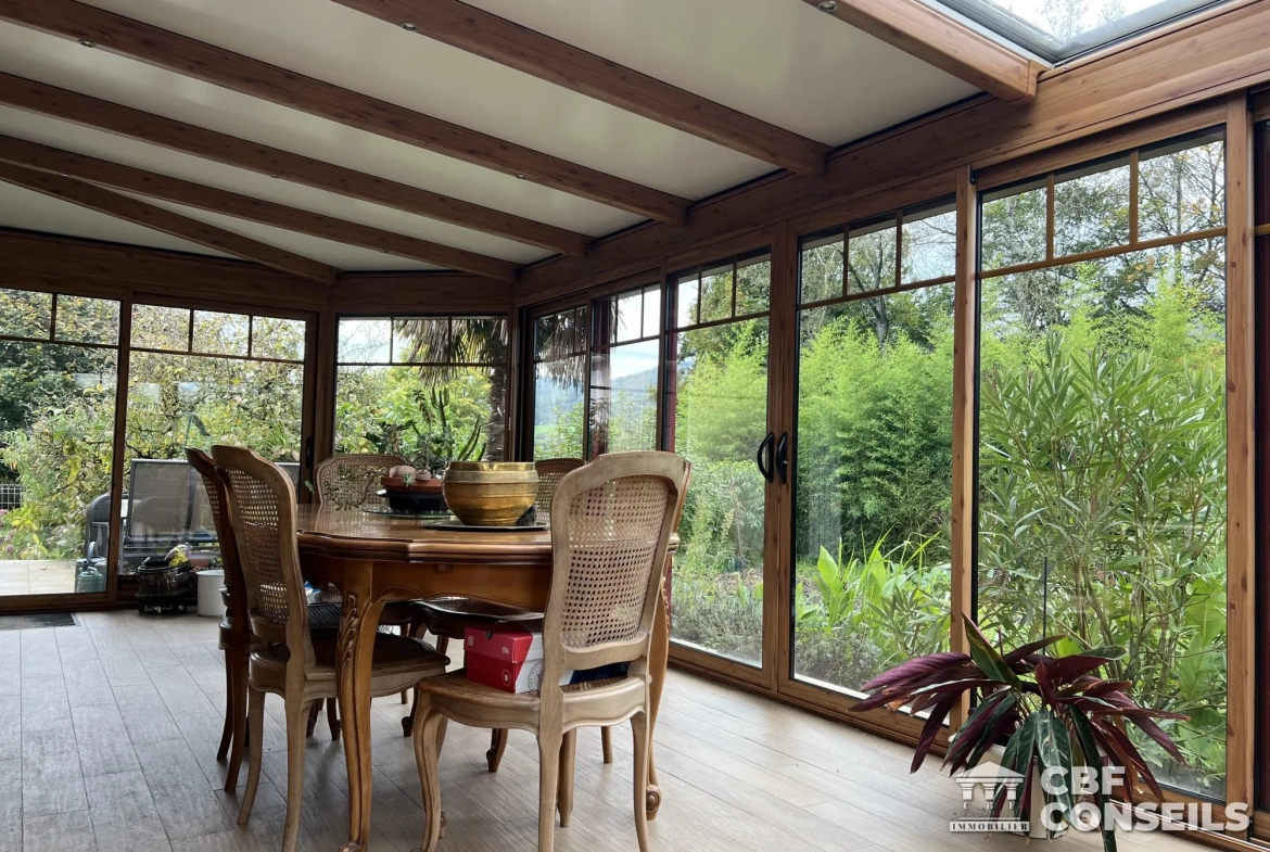 Charmante maison à Saint-Symphorien-de-Marmagne avec jardin et véranda 