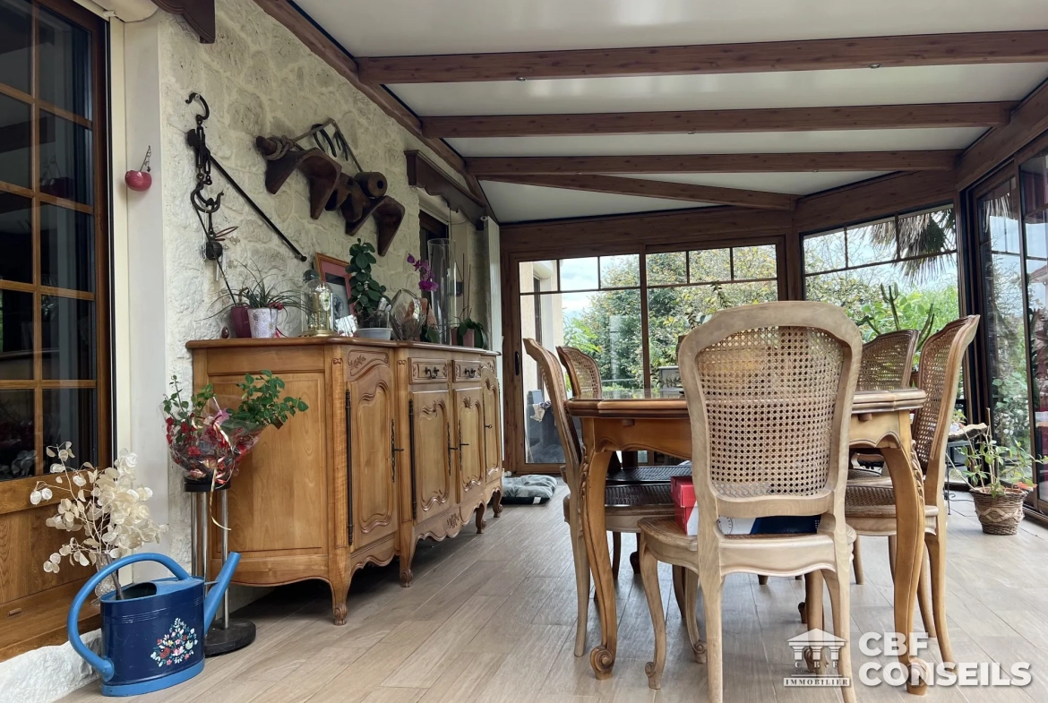 Charmante maison à Saint-Symphorien-de-Marmagne avec jardin et véranda 