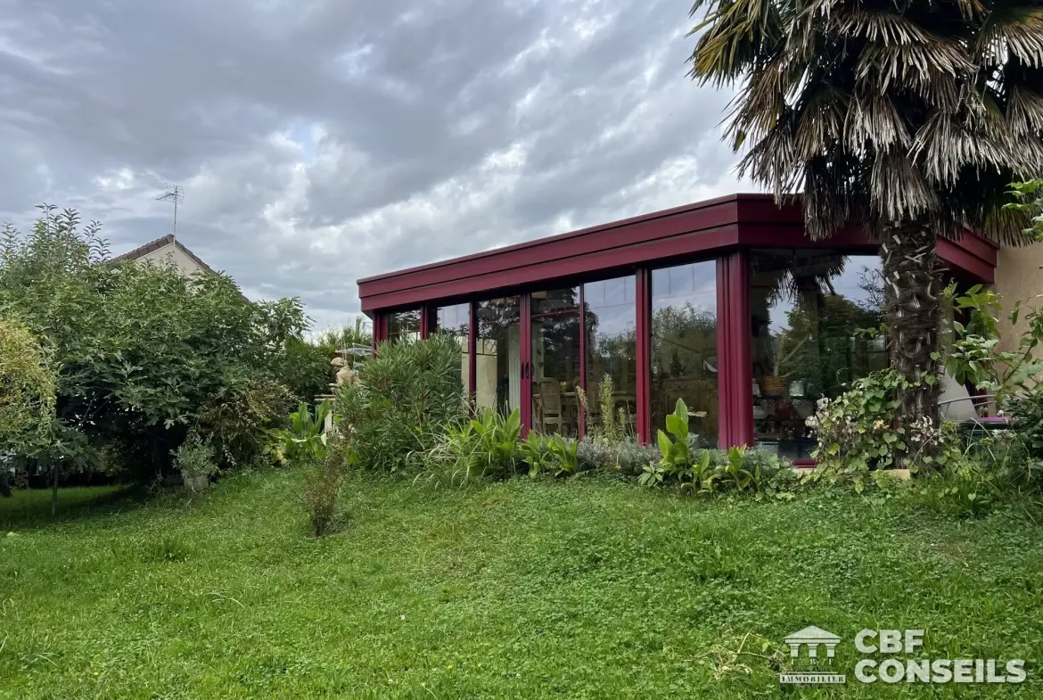 Charmante maison à Saint-Symphorien-de-Marmagne avec jardin et véranda 