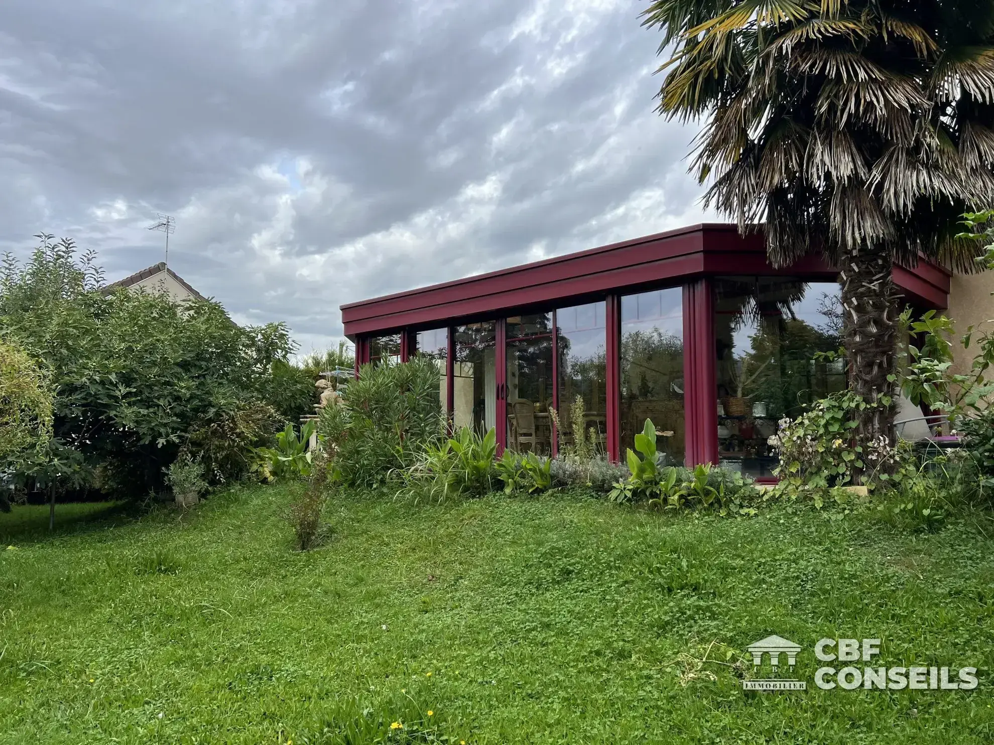 Charmante maison à Saint-Symphorien-de-Marmagne avec jardin et véranda 