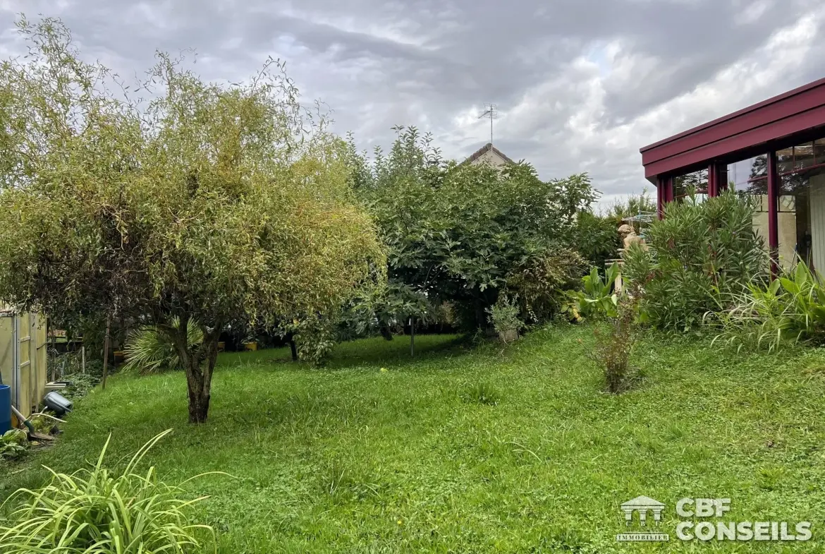 Charmante maison à Saint-Symphorien-de-Marmagne avec jardin et véranda 