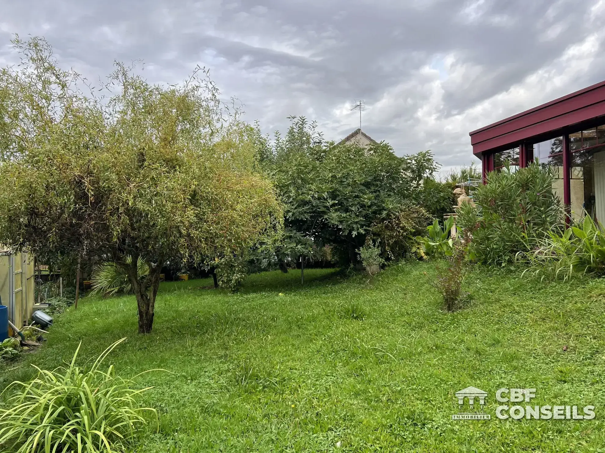 Charmante maison à Saint-Symphorien-de-Marmagne avec jardin et véranda 