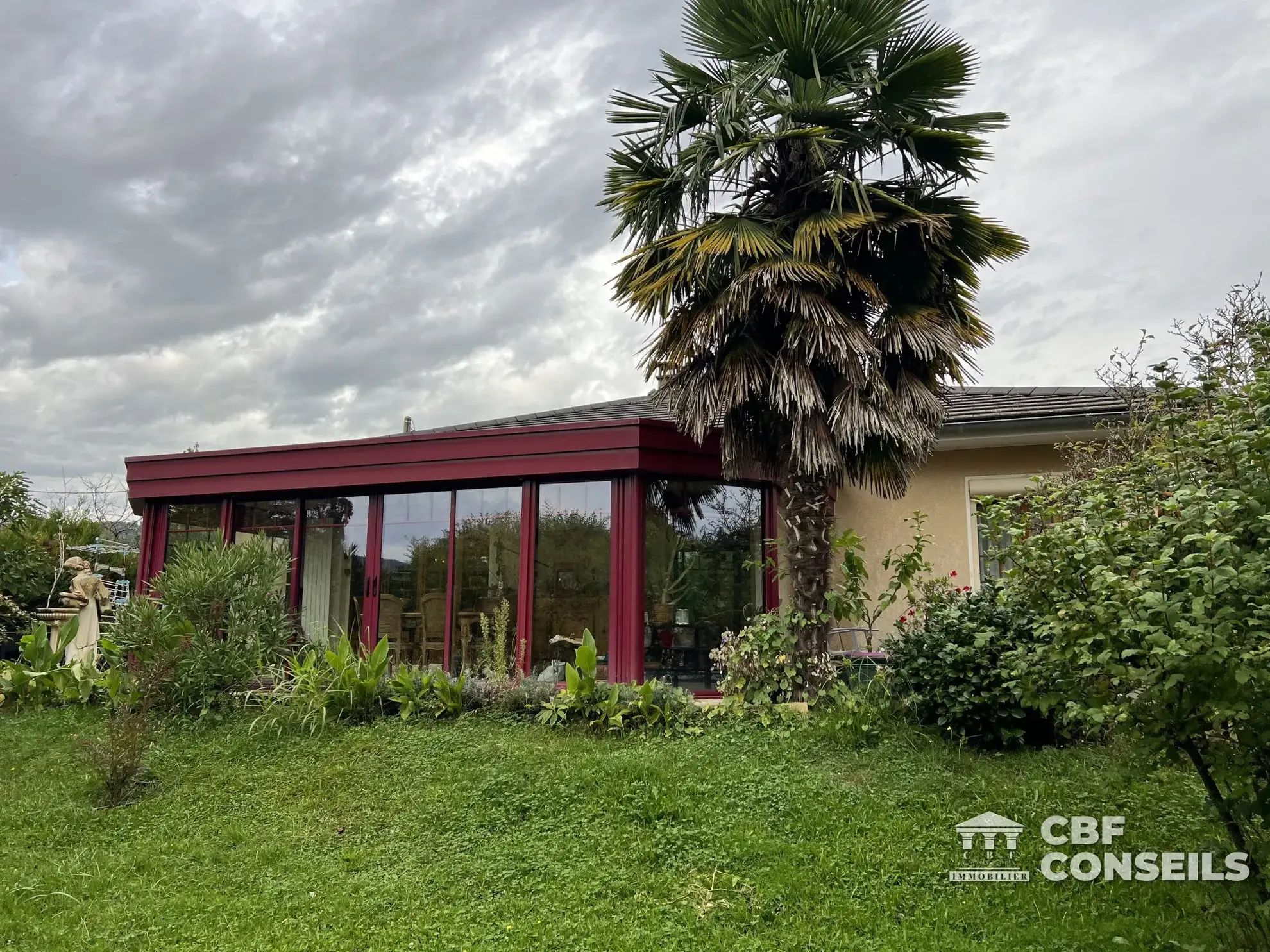 Charmante maison à Saint-Symphorien-de-Marmagne avec jardin et véranda 