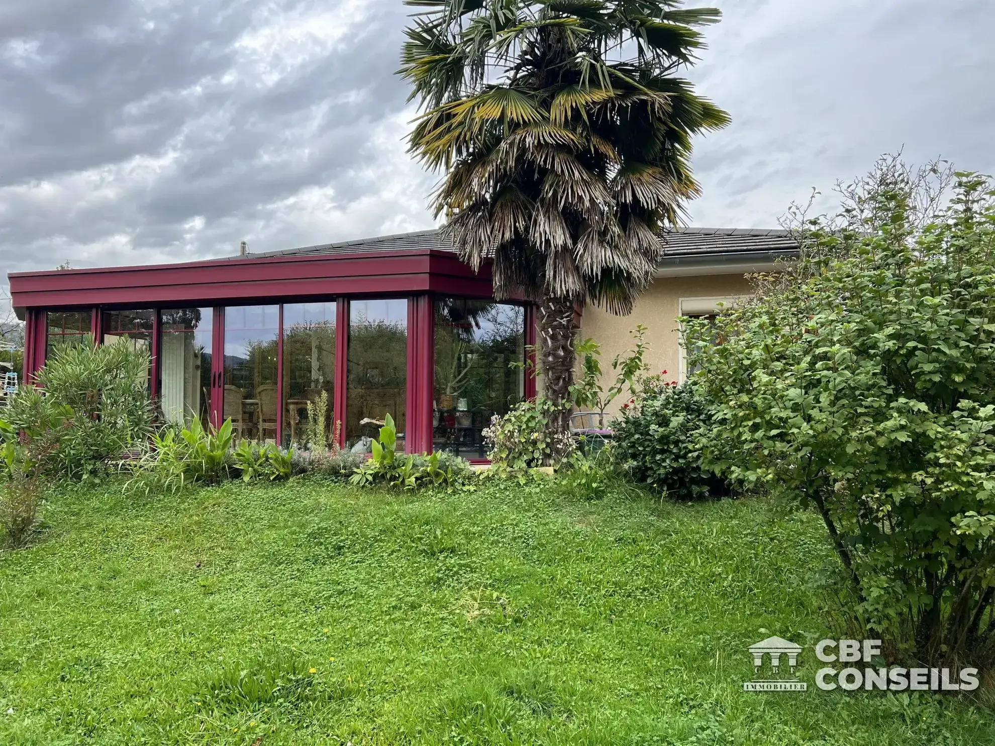 Charmante maison à Saint-Symphorien-de-Marmagne avec jardin et véranda 