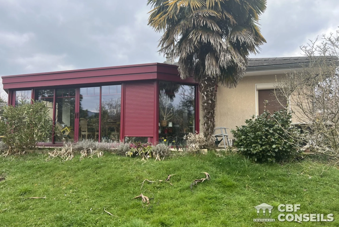 Charmante maison à Saint-Symphorien-de-Marmagne avec jardin et véranda 