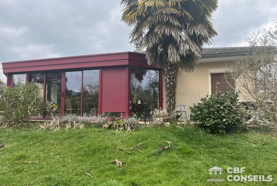 Charmante maison à Saint-Symphorien-de-Marmagne avec jardin et véranda 