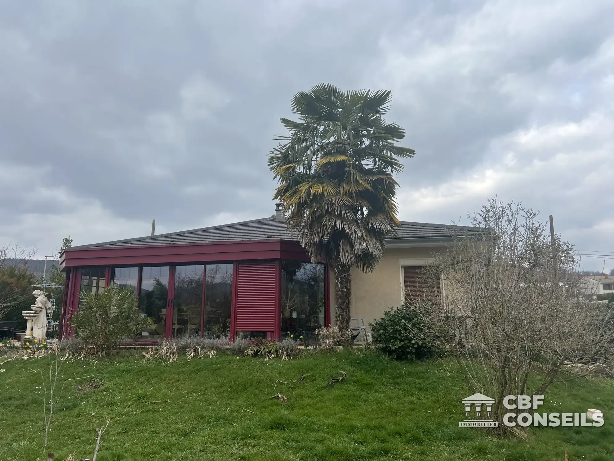 Charmante maison à Saint-Symphorien-de-Marmagne avec jardin et véranda 
