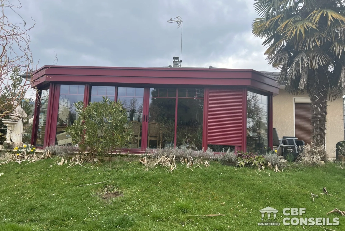 Charmante maison à Saint-Symphorien-de-Marmagne avec jardin et véranda 