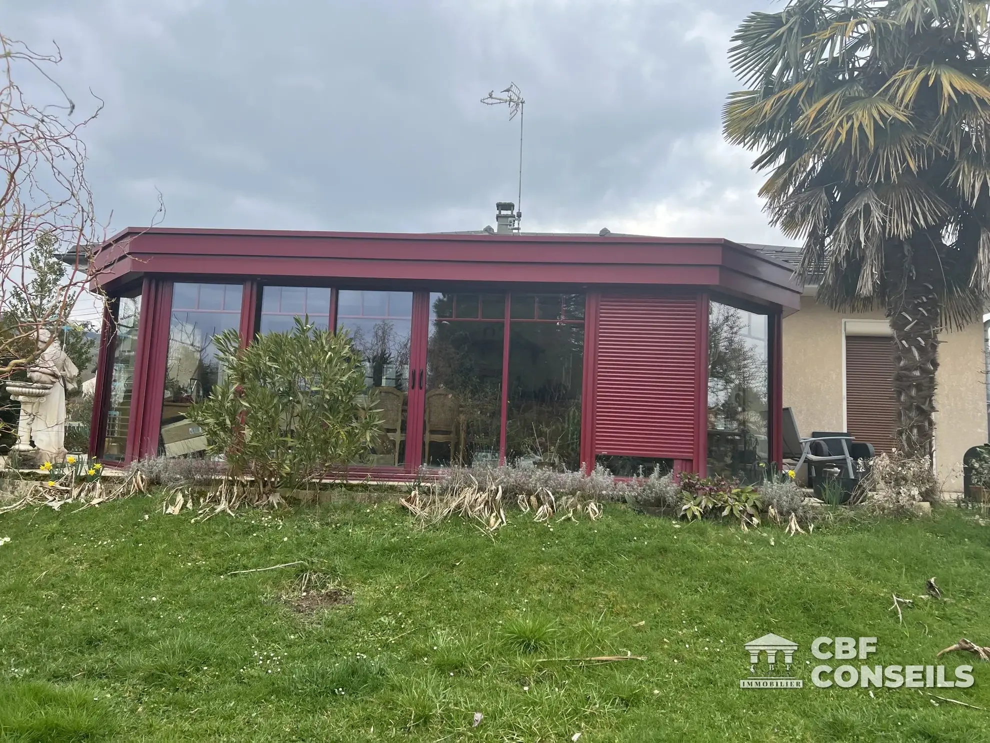 Charmante maison à Saint-Symphorien-de-Marmagne avec jardin et véranda 