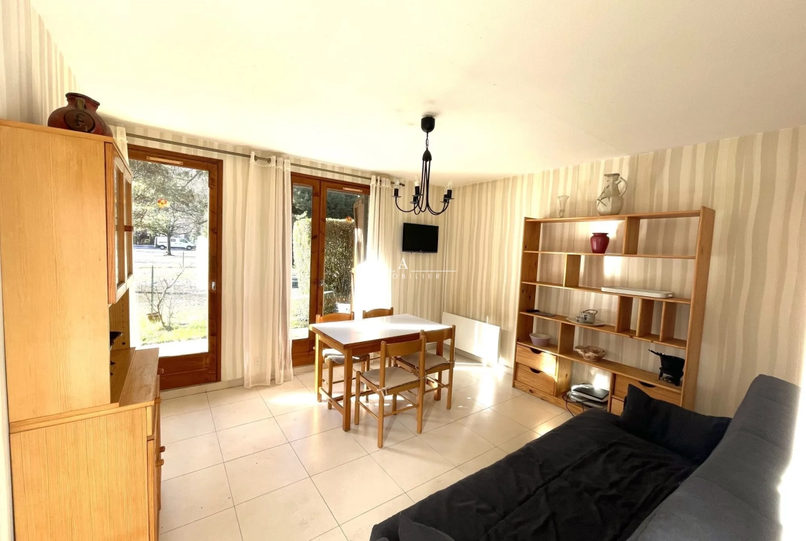 Appartement T2 rénové avec jardin à Luchon, vue dégagée, parking privé 