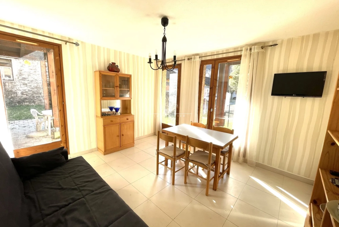 Appartement T2 rénové avec jardin à Luchon, vue dégagée, parking privé 