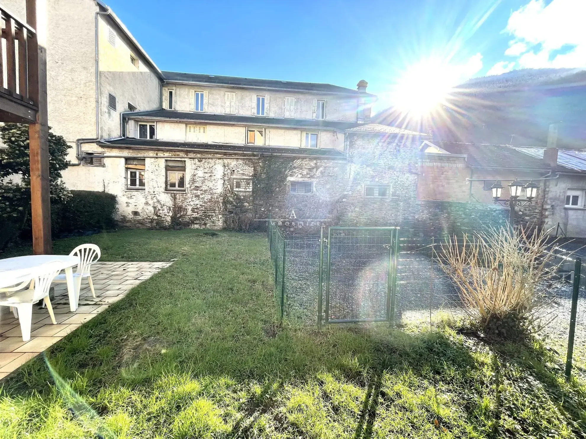Appartement T2 rénové avec jardin à Luchon, vue dégagée, parking privé 
