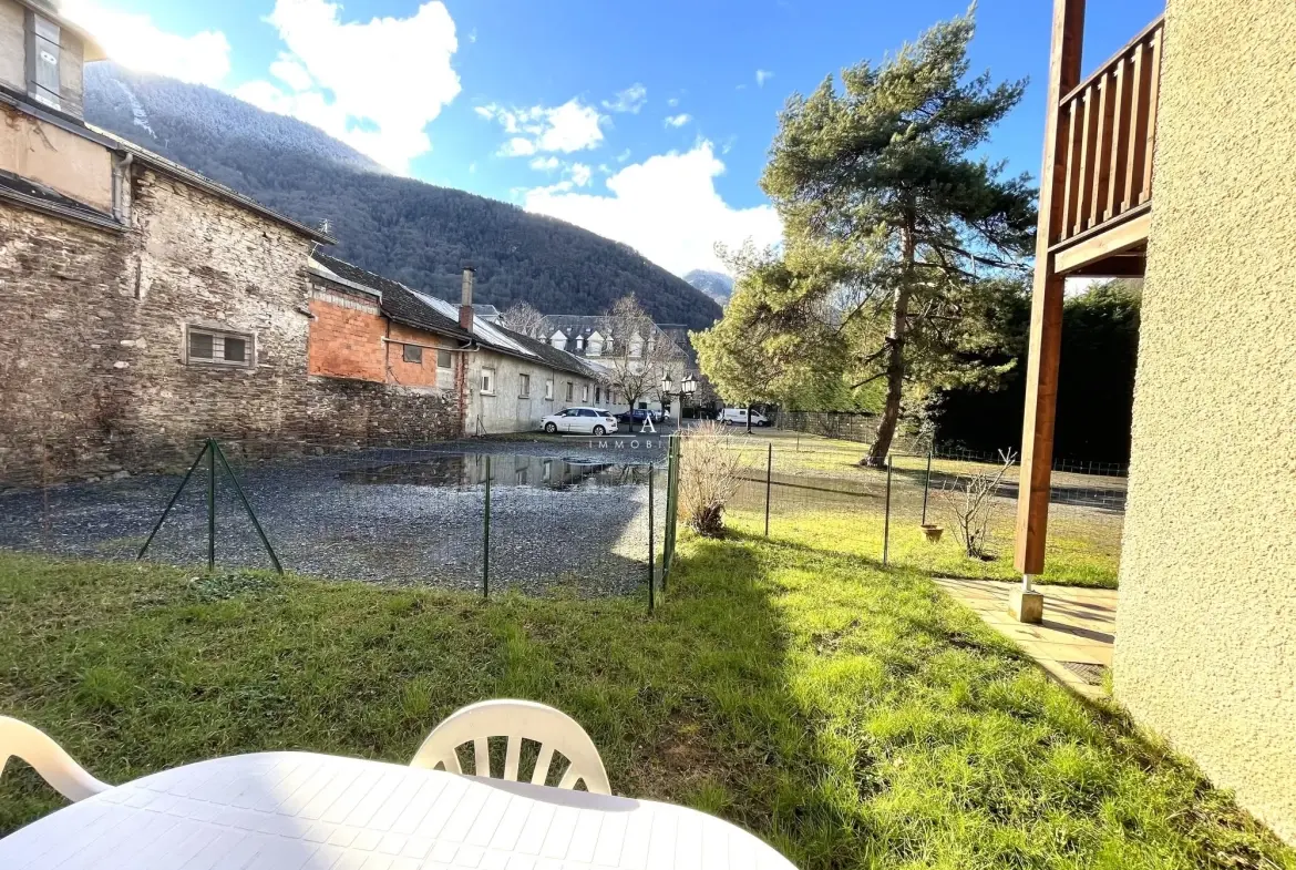 Appartement T2 rénové avec jardin à Luchon, vue dégagée, parking privé 