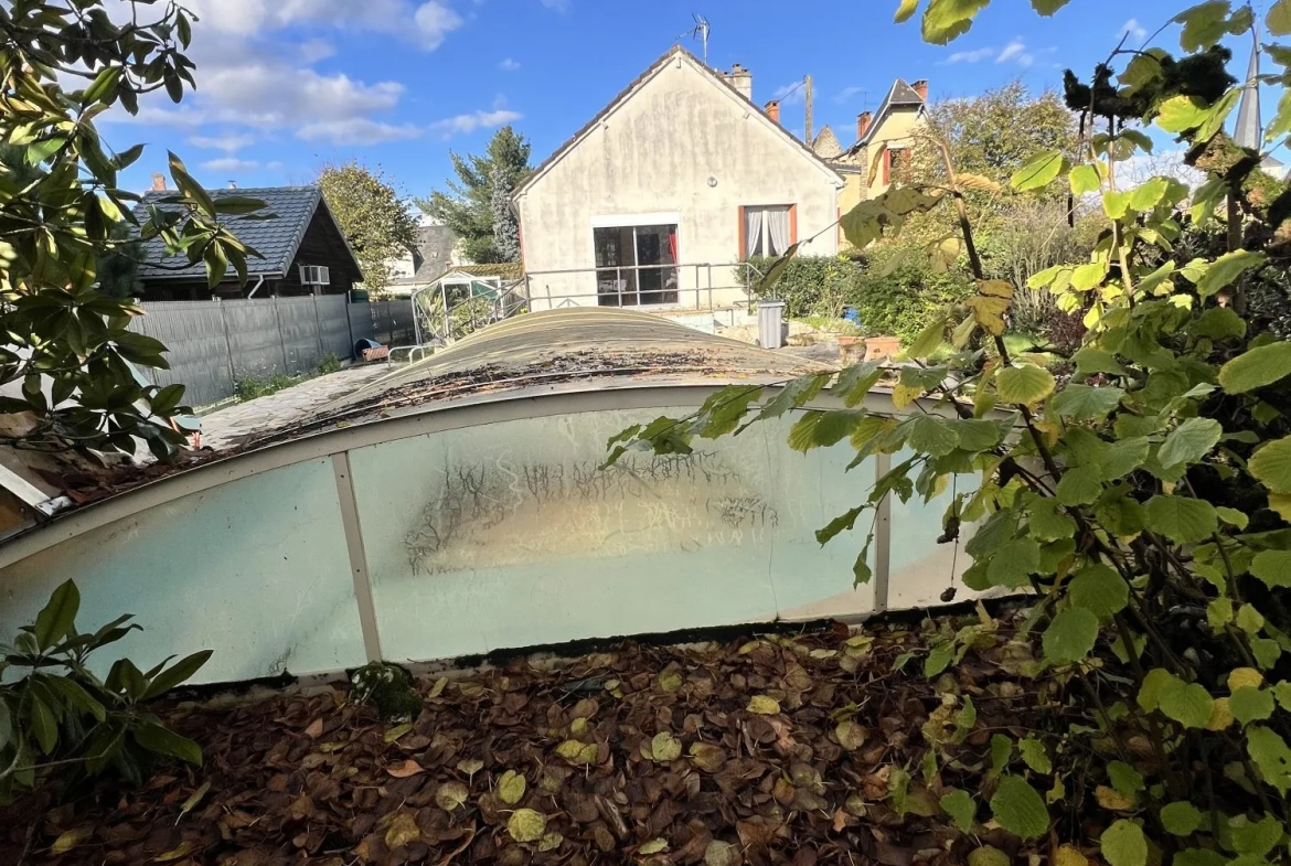 Belle maison avec jardin, piscine et serre à Sully-sur-Loire 