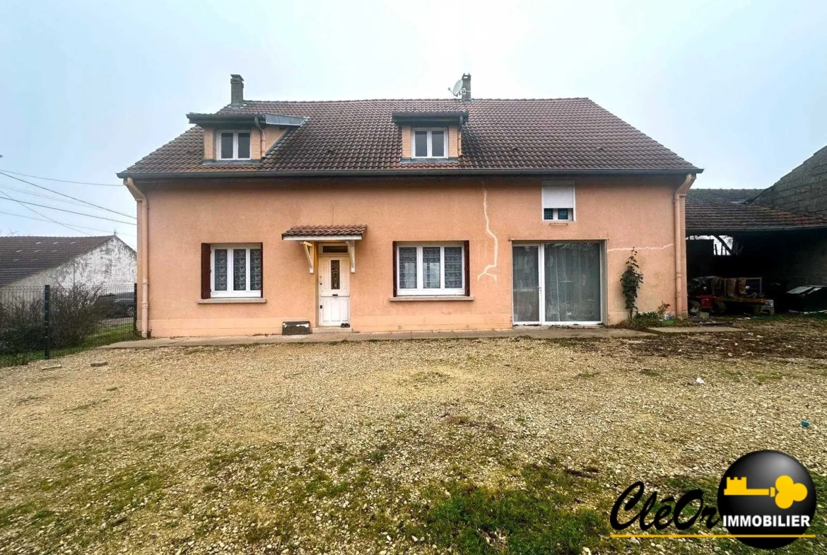 Maison à vendre à Montagny-lès-Seurre avec grand terrain et potentiel d'aménagement 