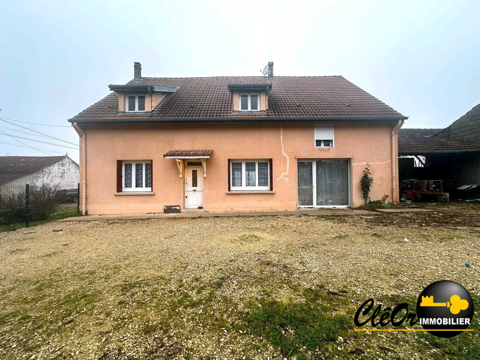 Maison à vendre à Montagny-lès-Seurre avec grand terrain et potentiel d'aménagement 