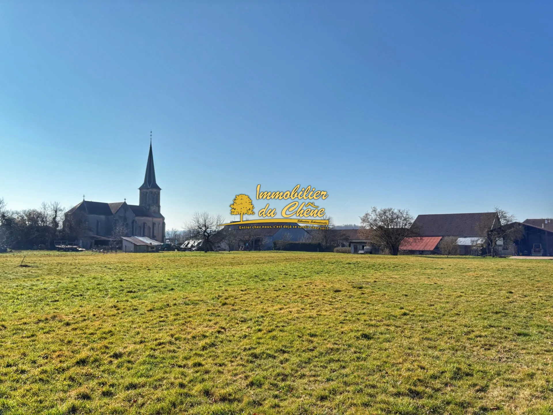 Terrain constructible à Bouhans-lès-Lure avec vue dégagée et faible aléa 