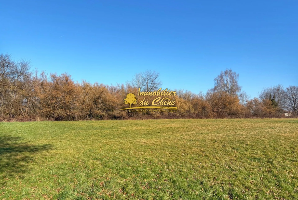 Terrain constructible à Bouhans-lès-Lure avec vue dégagée et faible aléa 