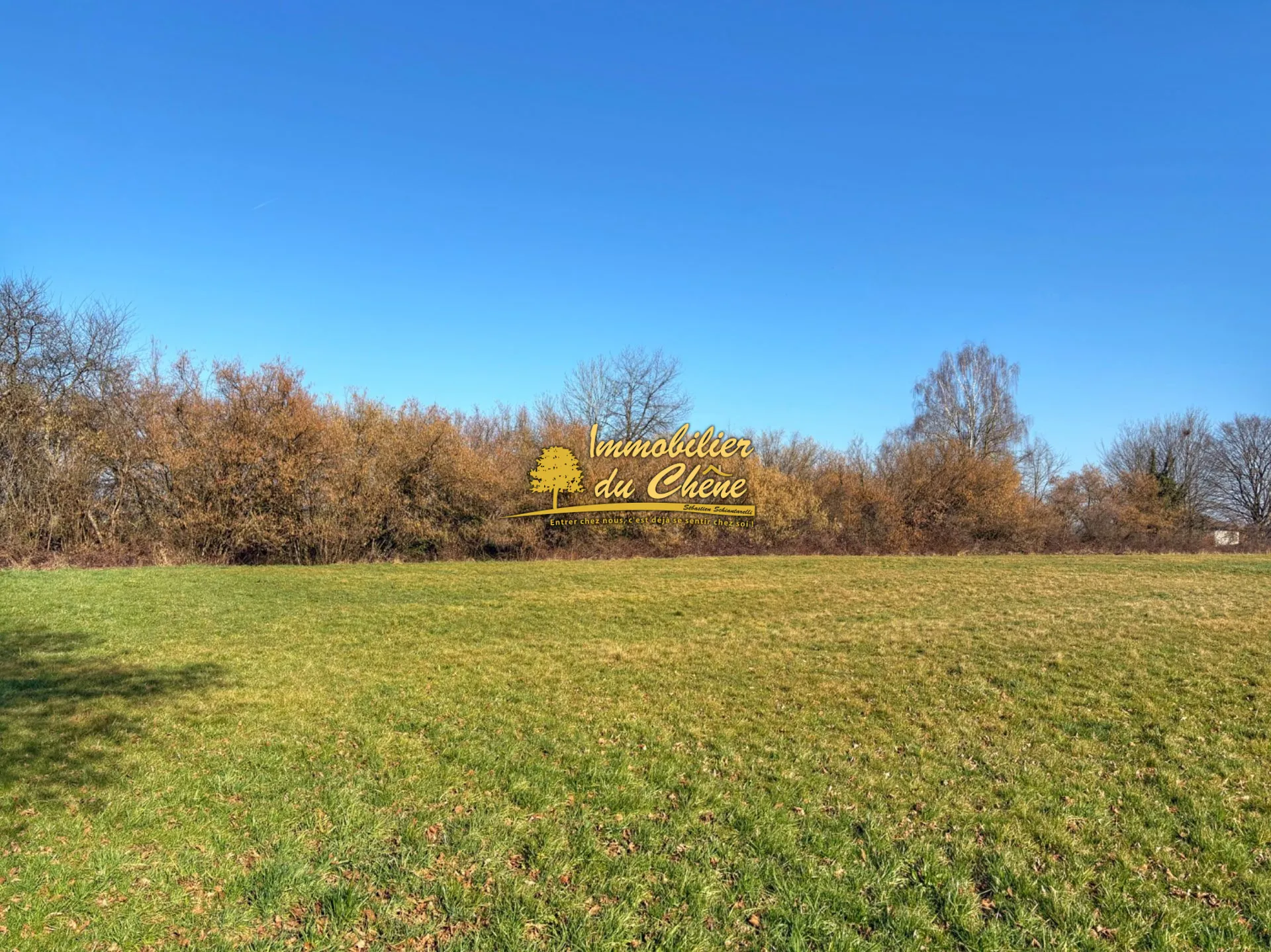 Terrain constructible à Bouhans-lès-Lure avec vue dégagée et faible aléa 