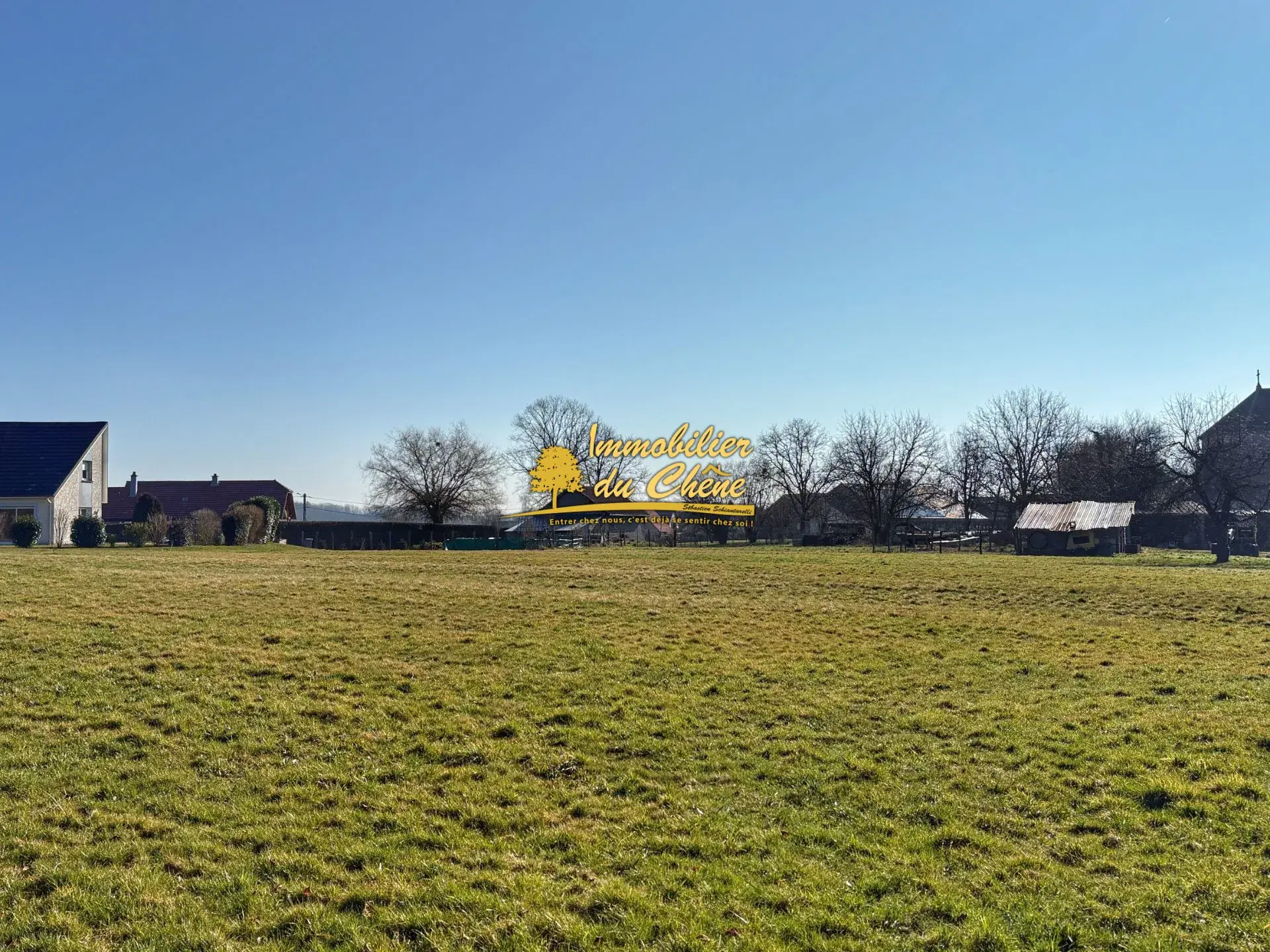 Terrain constructible à Bouhans-lès-Lure avec vue dégagée et faible aléa 