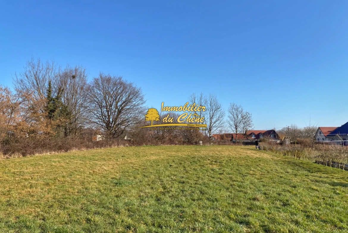 Terrain constructible à Bouhans-lès-Lure avec vue dégagée et faible aléa 