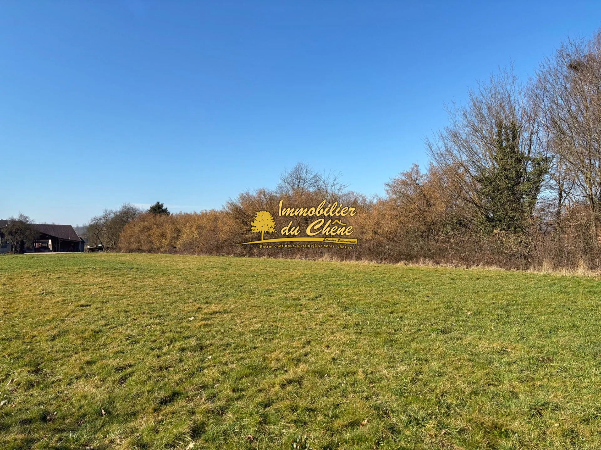 Terrain constructible à Bouhans-lès-Lure avec vue dégagée et faible aléa 