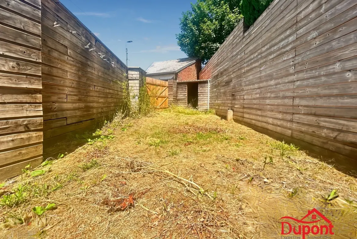 Maison individuelle de 70 m² avec grand terrain à Pleaux 