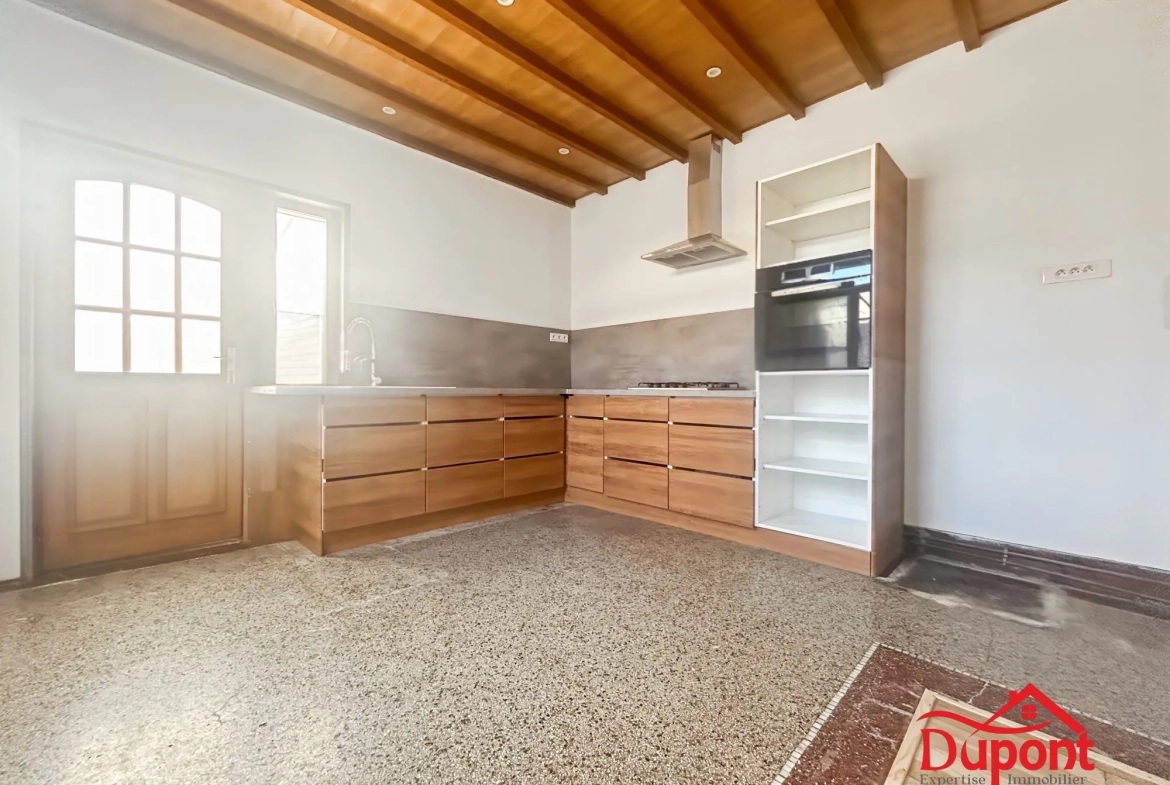 Maison individuelle de 70 m² avec grand terrain à Pleaux 