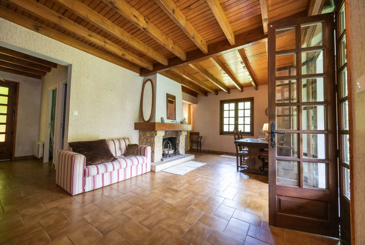 Maison individuelle de 70 m² avec grand terrain à Pleaux 