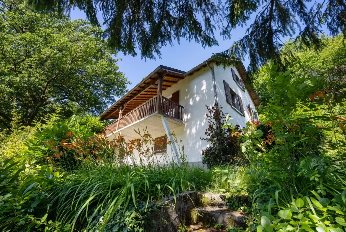 Maison individuelle de 70 m² avec grand terrain à Pleaux 