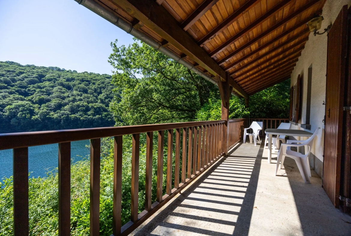 Maison individuelle de 70 m² avec grand terrain à Pleaux 