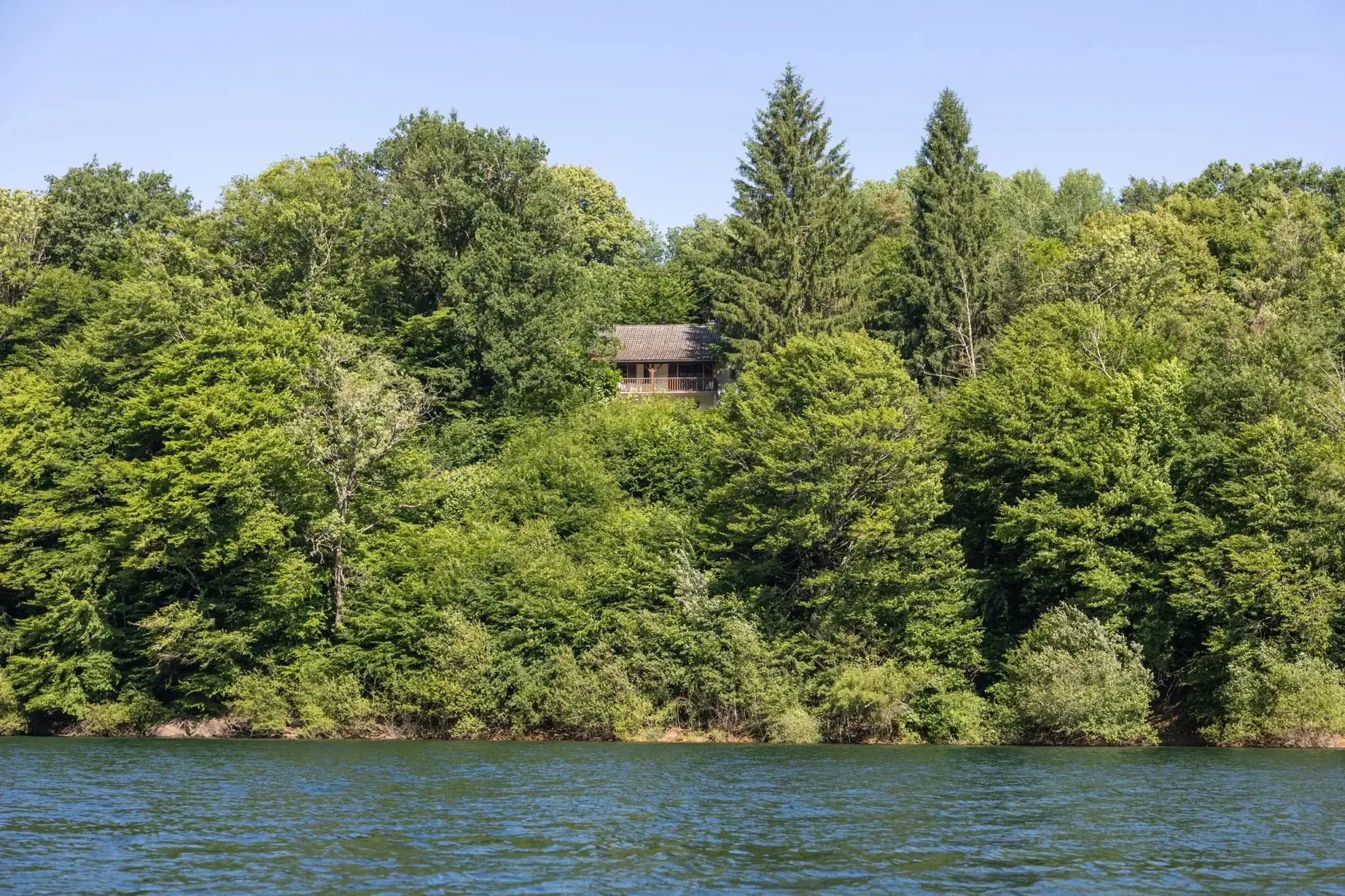 Maison individuelle de 70 m² avec grand terrain à Pleaux 