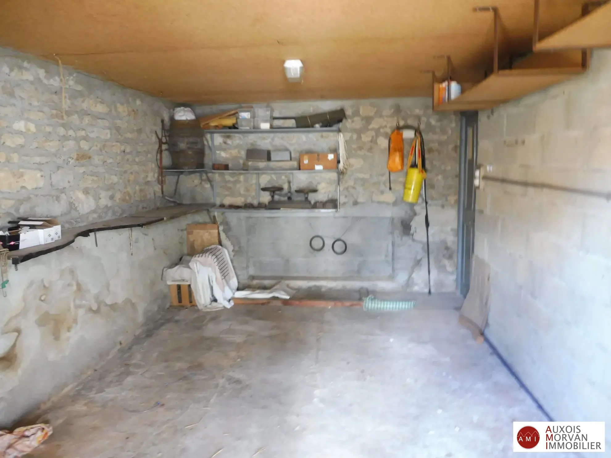 Maison à 3 km de Semur-en-Auxois avec jardin, garage, terrasse et pièce aménageable 