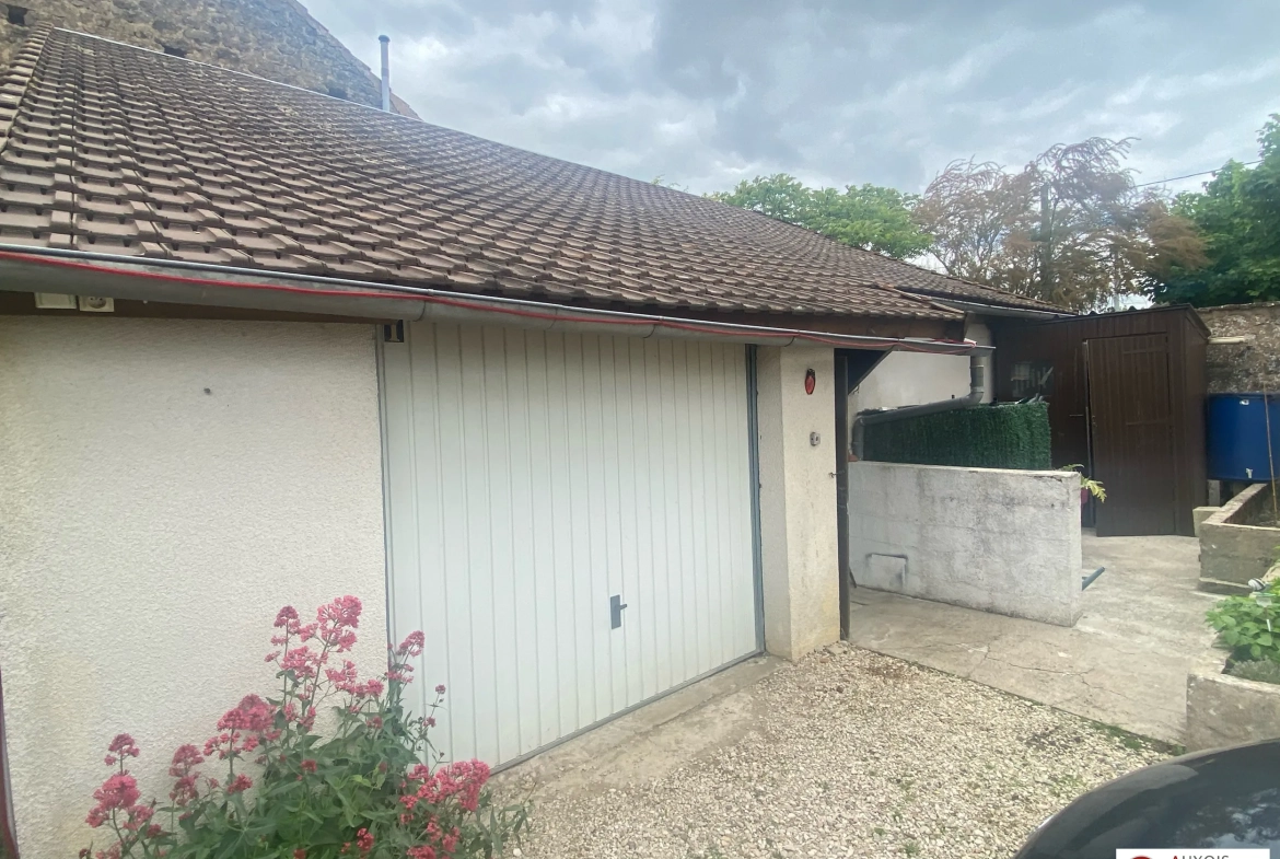 Maison à 3 km de Semur-en-Auxois avec jardin, garage, terrasse et pièce aménageable 
