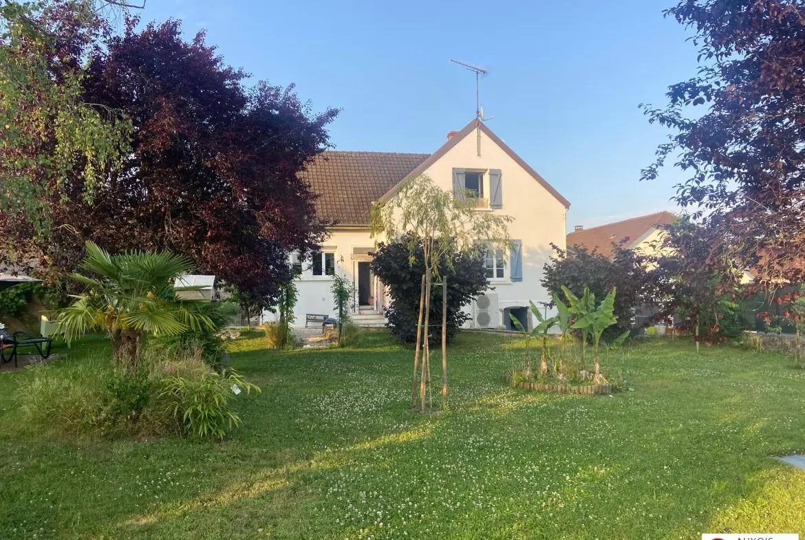 Maison à 3 km de Semur-en-Auxois avec jardin, garage, terrasse et pièce aménageable 
