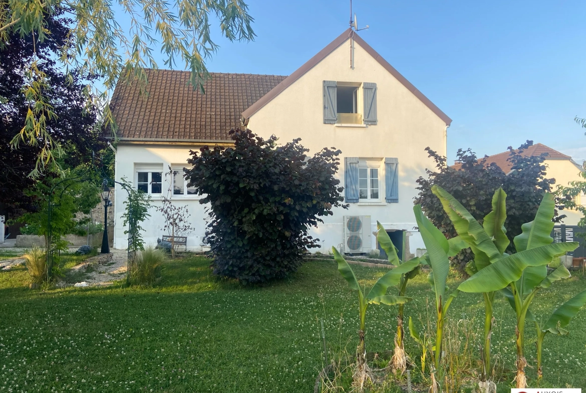 Maison à 3 km de Semur-en-Auxois avec jardin, garage, terrasse et pièce aménageable 