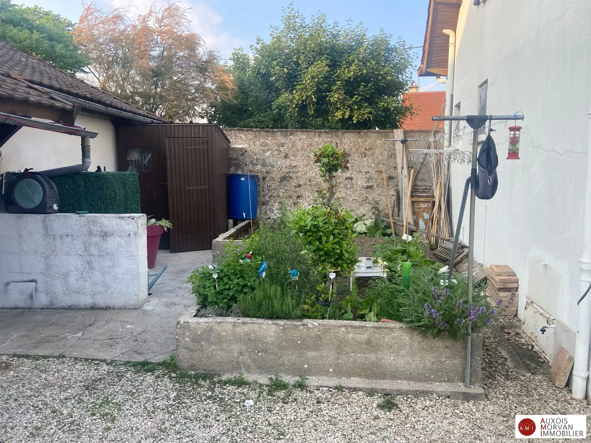 Maison à 3 km de Semur-en-Auxois avec jardin, garage, terrasse et pièce aménageable 