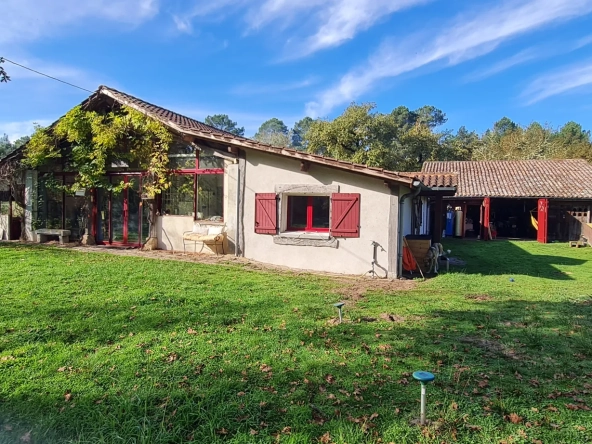 Maison ancienne de plain-pied de 1825 sur 2,75 hectares avec dépendances à Bazas