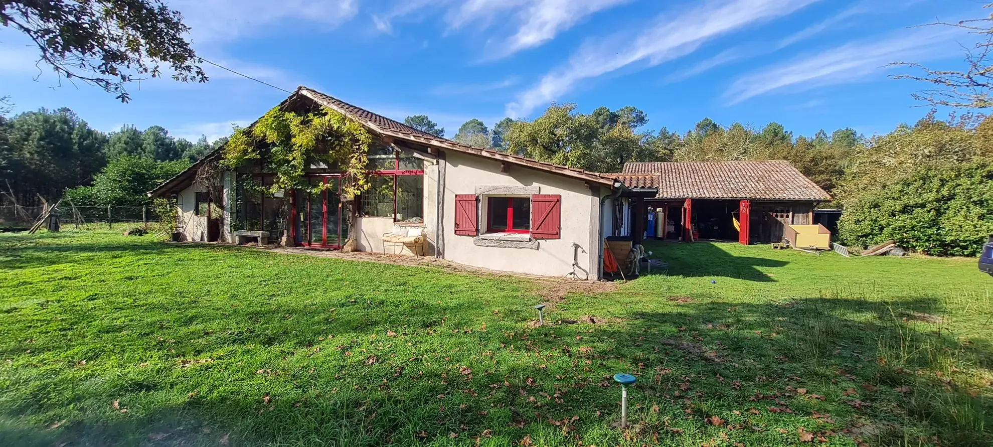 Maison ancienne de plain-pied de 1825 sur 2,75 hectares avec dépendances à Bazas 