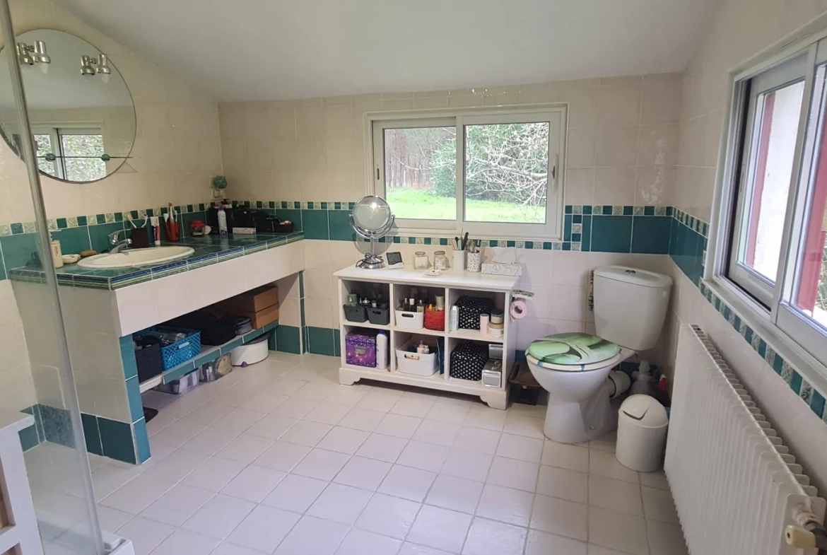 Maison ancienne de plain-pied de 1825 sur 2,75 hectares avec dépendances à Bazas 