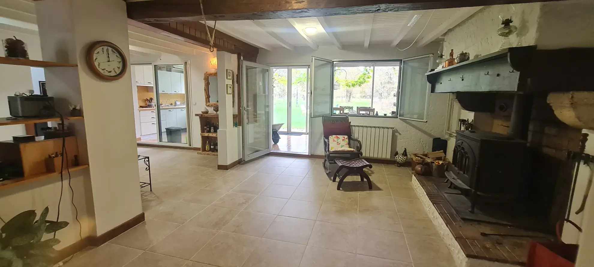 Maison ancienne de plain-pied de 1825 sur 2,75 hectares avec dépendances à Bazas 
