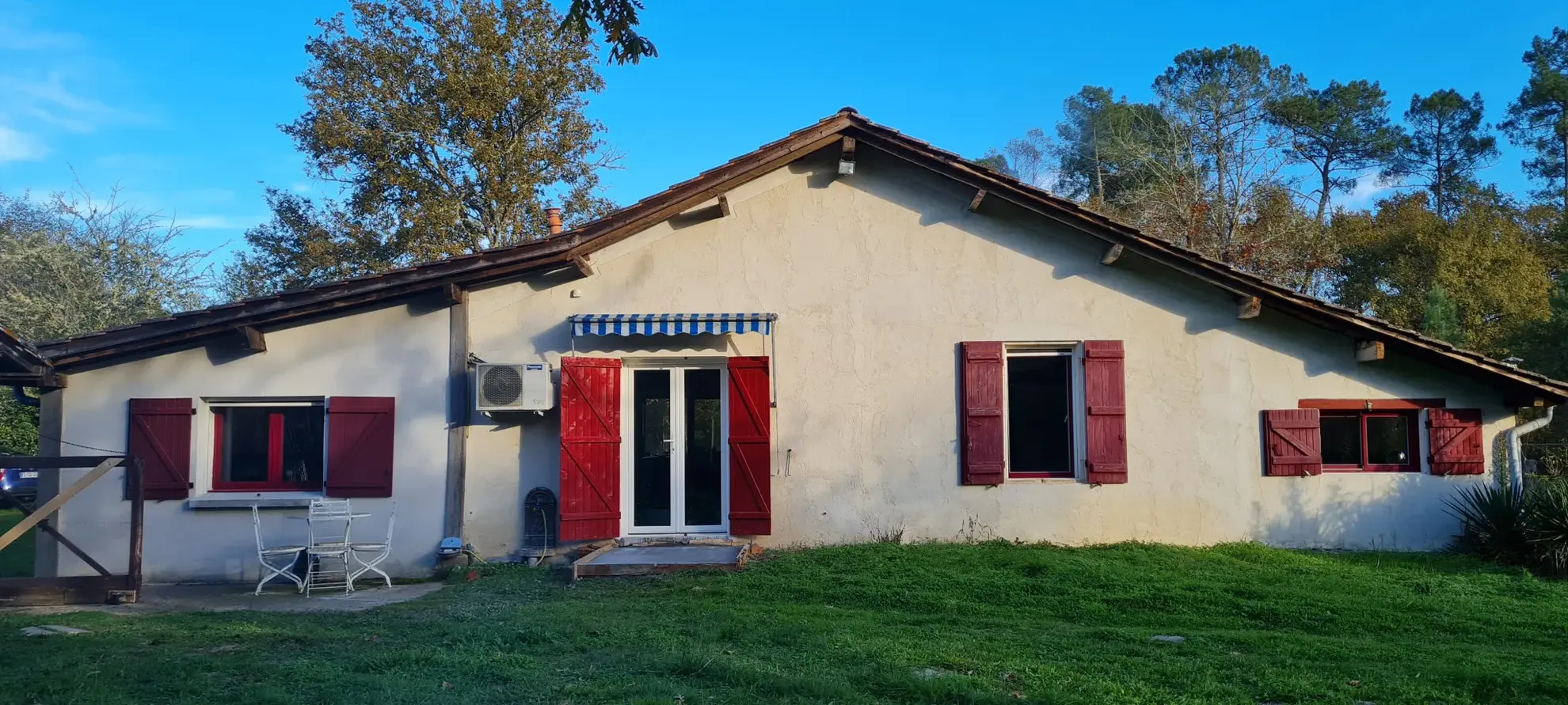 Maison ancienne de plain-pied de 1825 sur 2,75 hectares avec dépendances à Bazas 