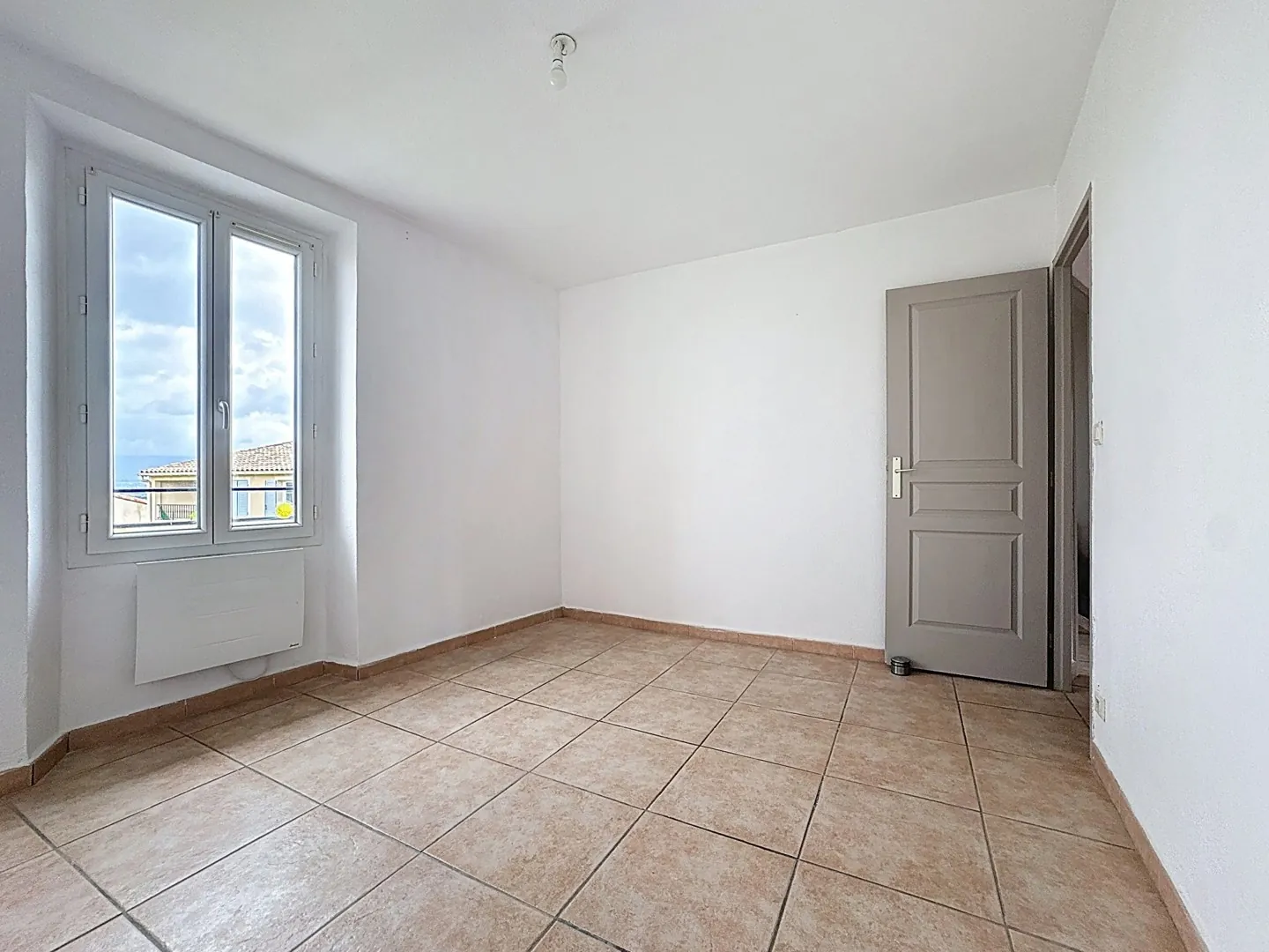 Appartement traversant 3 pièces avec vue sur Sainte-Victoire à Trets 