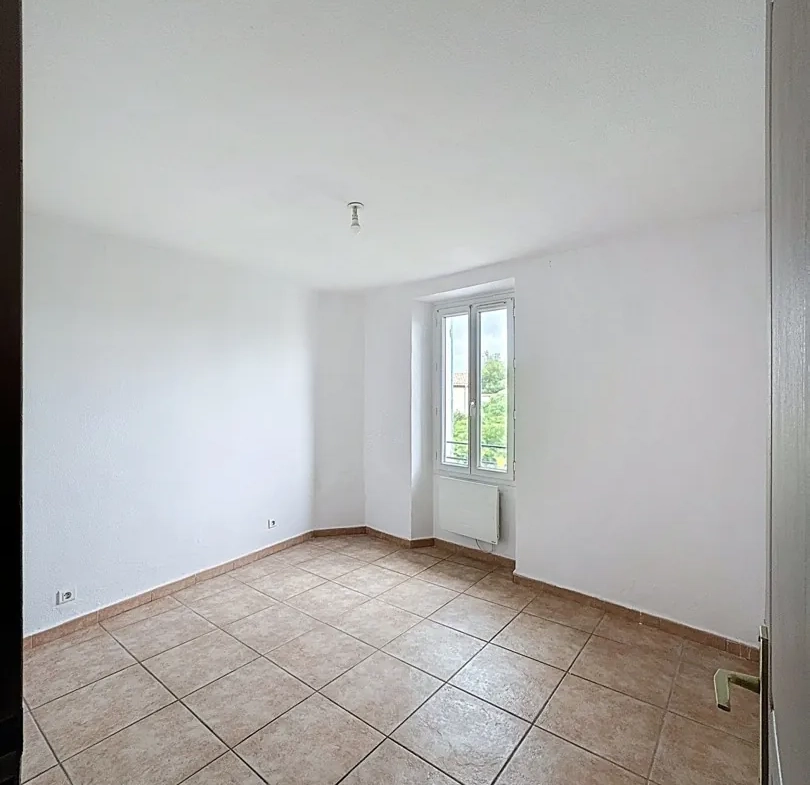 Appartement traversant 3 pièces avec vue sur Sainte-Victoire à Trets 
