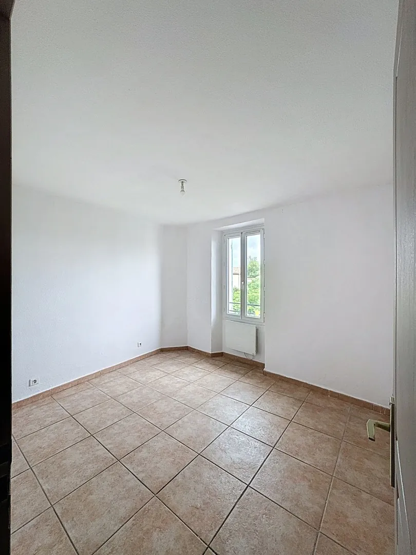 Appartement traversant 3 pièces avec vue sur Sainte-Victoire à Trets 