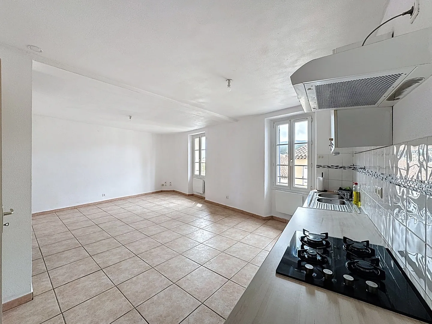 Appartement traversant 3 pièces avec vue sur Sainte-Victoire à Trets 