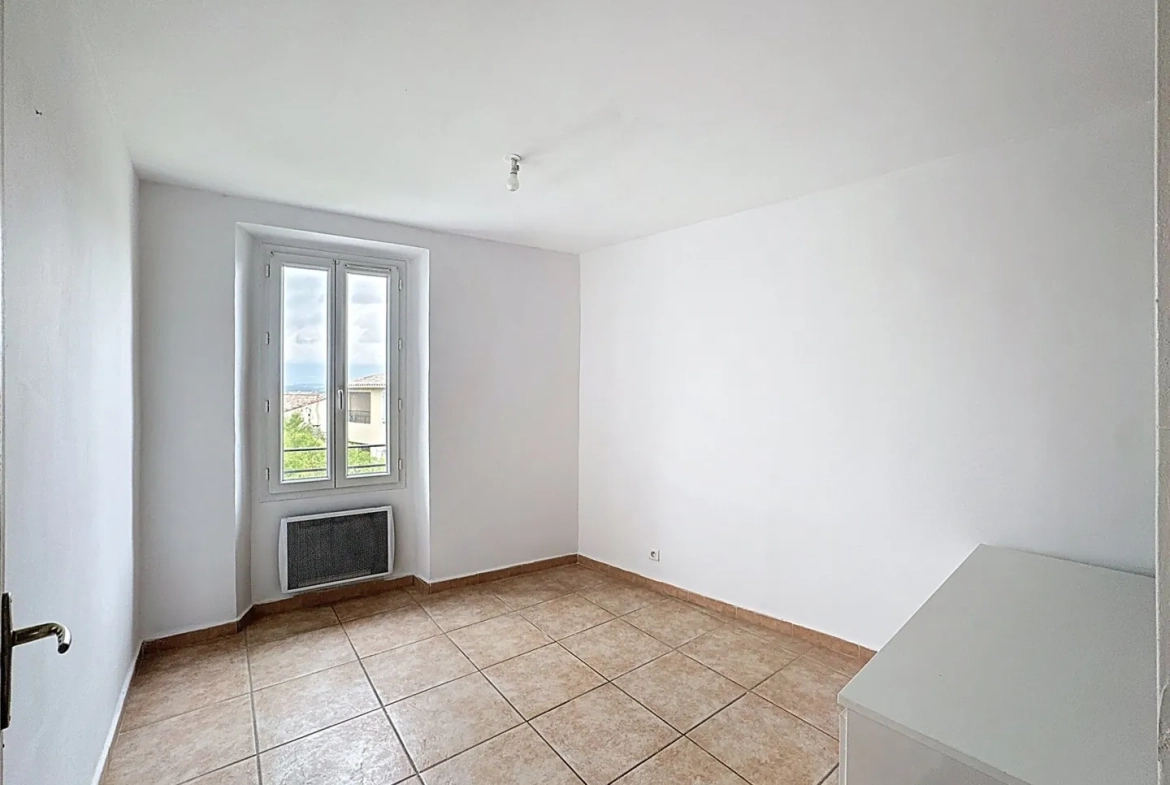 Appartement traversant 3 pièces avec vue sur Sainte-Victoire à Trets 
