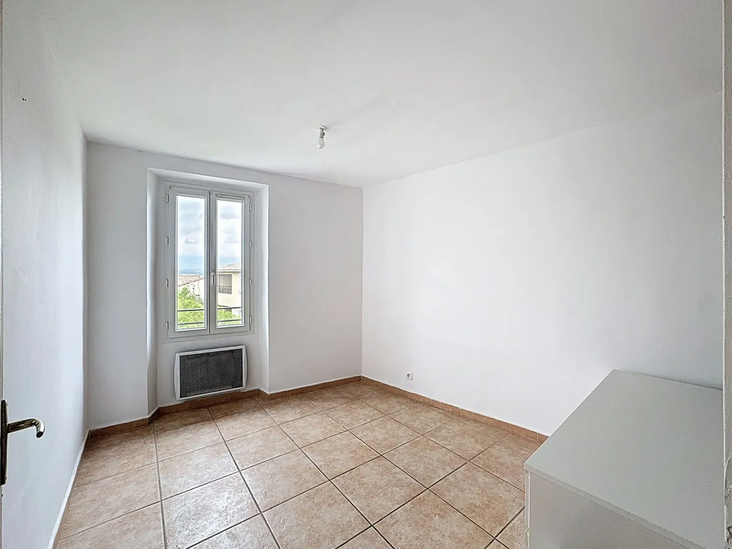 Appartement traversant 3 pièces avec vue sur Sainte-Victoire à Trets 