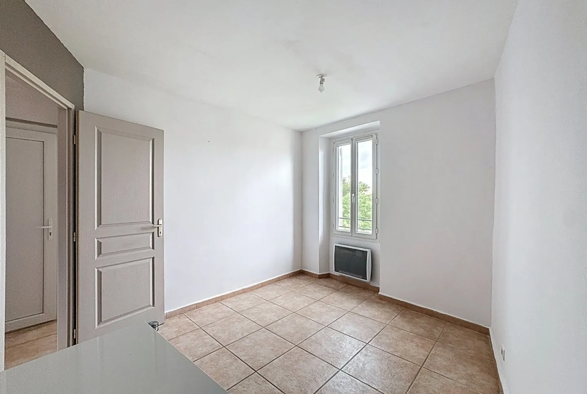 Appartement traversant 3 pièces avec vue sur Sainte-Victoire à Trets 